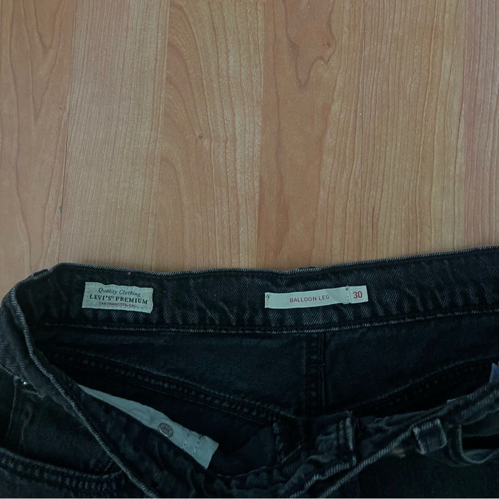 Levi’s Black Denim Shorts - Picture 5 of 5